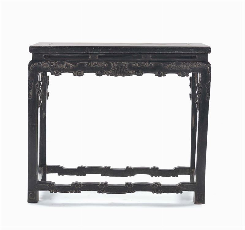 Carved and lacquered Zhitan wood console table, China, Qing Dynasty, Qianlong Period (1736-1795) cm 75x33x66  - Auction Fine Chinese Works of Art - Cambi Casa d'Aste