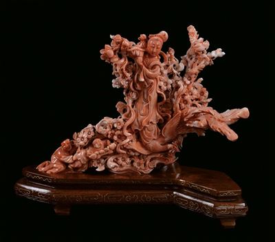 Gruppo in Corallo con Guanyin Contornata da Fiori, Cina, Inizio del XX Secolo