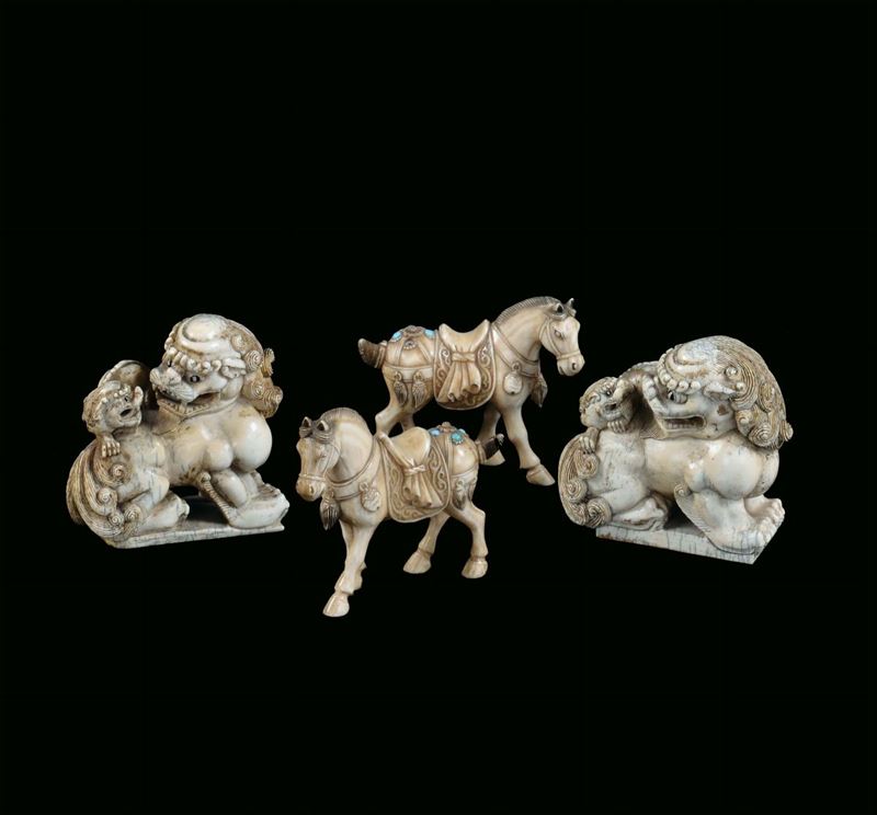 Two small ivory lions, China, Qing Dynasty, beginning 20th century cm 9x4x8 , the loti s also formed by two small ivory horses, cm 9x3x8  - Auction Fine Chinese Works of Art - Cambi Casa d'Aste