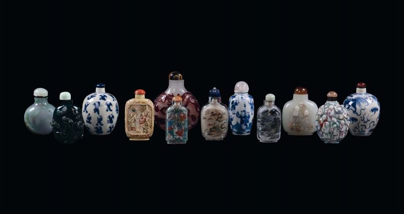 Collection of ten glass and porcelain snuff bottles, China, Qing Dynasty, beginning 20th century diameters from cm 6,5 to cm 9  - Auction Fine Chinese Works of Art - Cambi Casa d'Aste