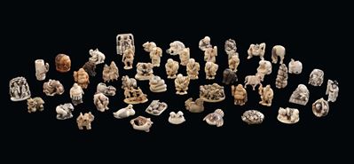 Collezione di Cinquantaquattro Netzuke in Avorio di Misure, Fogge ed Epoche Diverse, Giappone, XX...