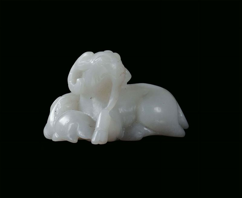 Group representing a white jade ram with its baby, China, Qing Dynasty, 19th century cm 8x5,5x4,5  - Auction Fine Chinese Works of Art - Cambi Casa d'Aste