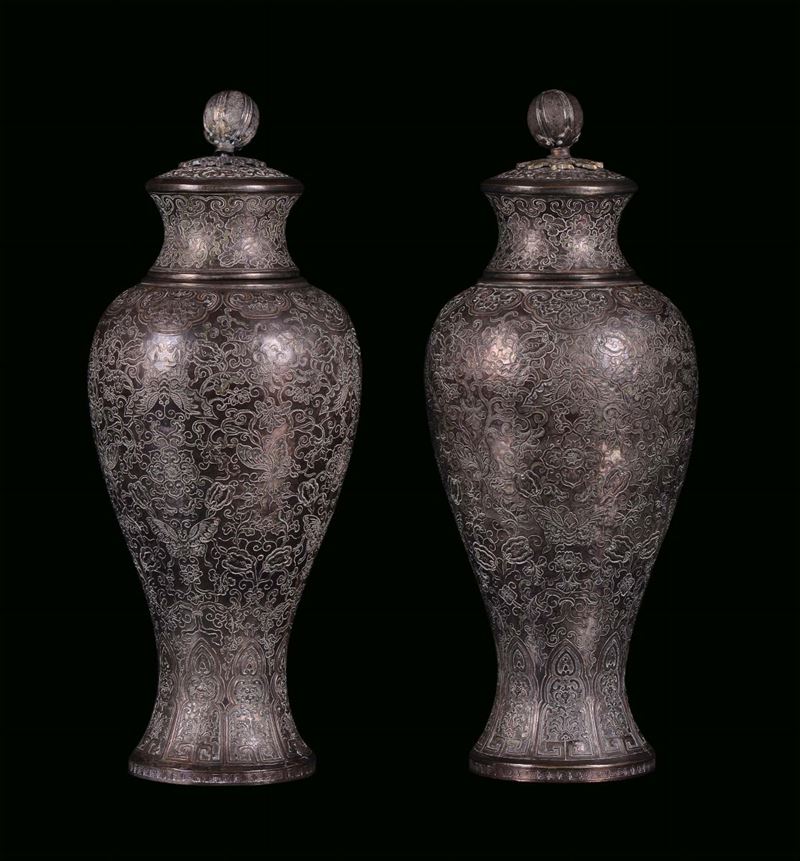 Pair of silver copper vases with covers with floral carved decoration, China, Qing Dynasty, Qianlong Period (1736-1795), h cm 33  - Auction Fine Chinese Works of Art - Cambi Casa d'Aste