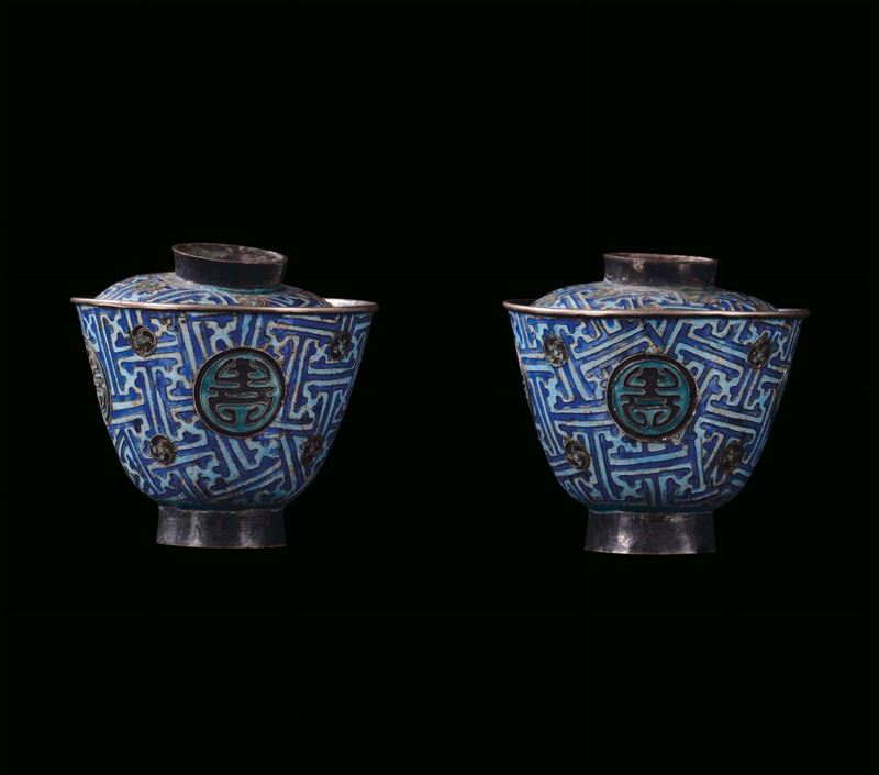Pair of small tea cups with covers in silver and enamel with ideograms, China, Qing Dynasty, 19th century marked, h cm 5  - Auction Fine Chinese Works of Art - Cambi Casa d'Aste