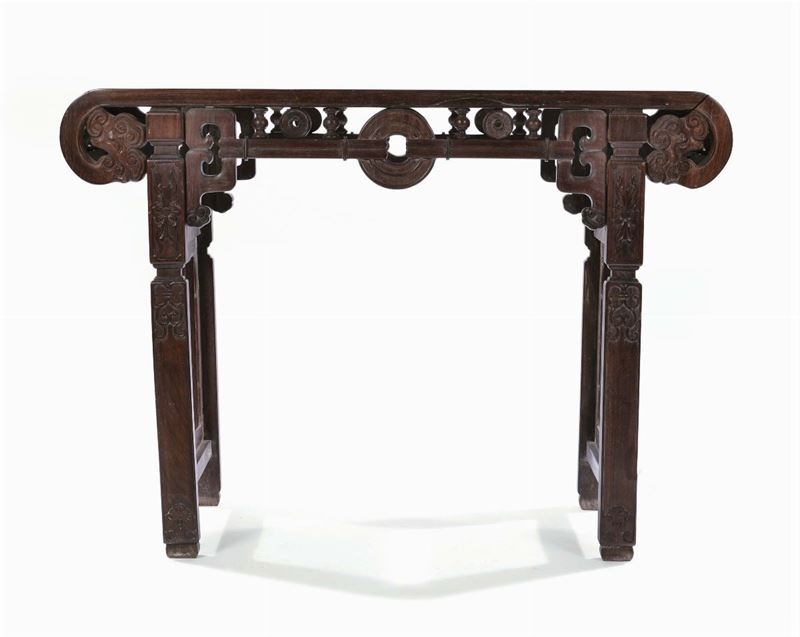 Homu wood carved console table, China, Qing Dynasty, 19th century cm 117x41x84  - Auction Fine Chinese Works of Art - Cambi Casa d'Aste