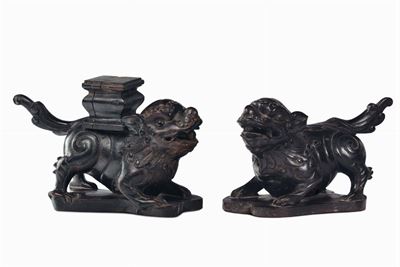 Due Cani di Pho in Legno Homu Scolpito, Cina, Dinastia Qing,epoca Qianlong (1736-1795)