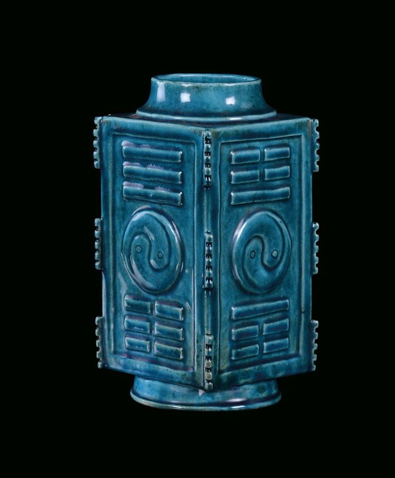 Light blue porcelain square vase with taoist symbols, China, Qing Dynasty, fend 18th century h cm 24  - Auction Fine Chinese Works of Art - Cambi Casa d'Aste