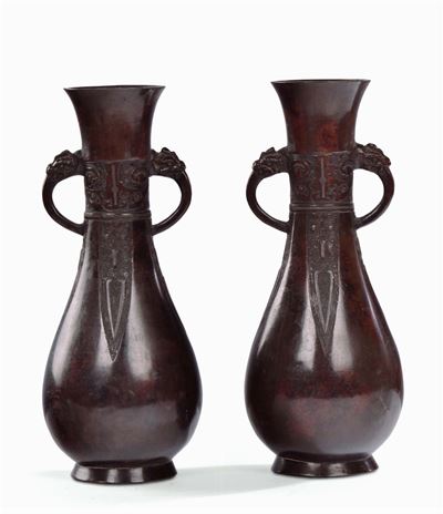 Coppia di Vasi in Bronzo di Forma Arcaica, Cina, Dinastia Ming, XVII Secolo