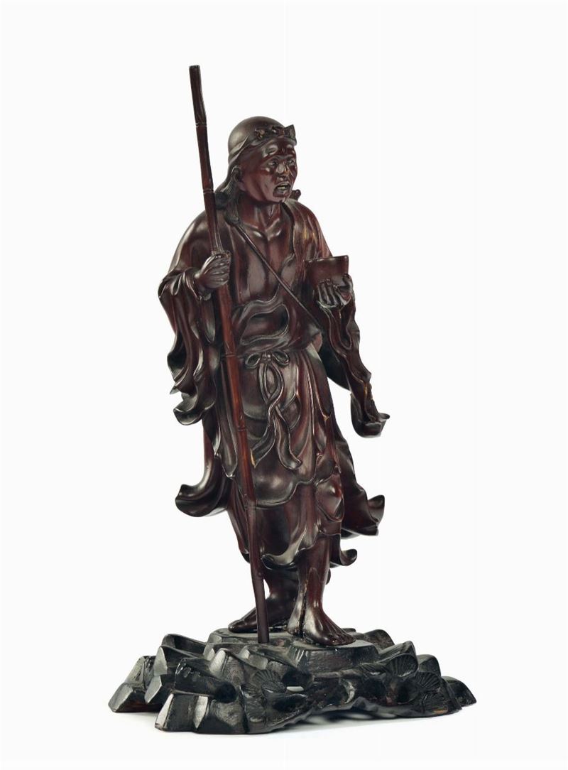 Small wooden figure representing wayfarer, China, Qing Dynasty, 19th century h cm 23  - Auction Fine Chinese Works of Art - Cambi Casa d'Aste