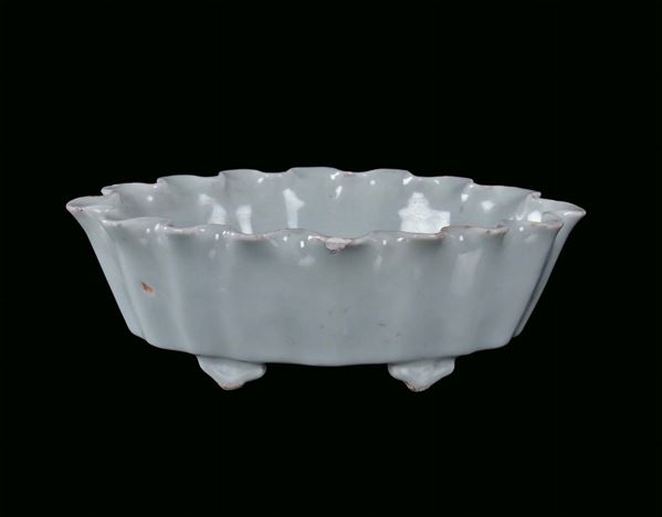 Celadon porcelain center-piece with shaped rim, China, Qing Dynasty, beginning 19th century cm 23x16x7,5