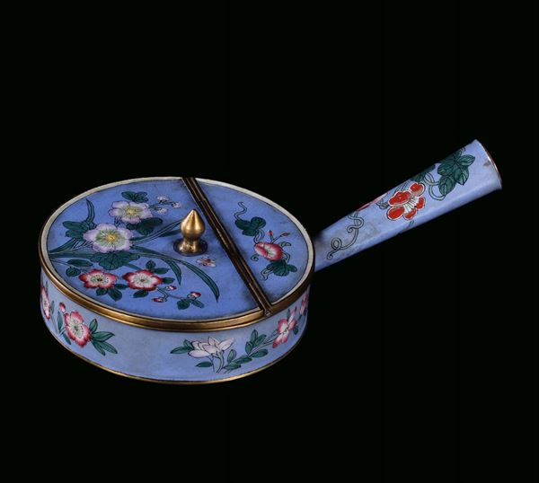 Small enamel pan with polychrome decoration on light blue background, China, Qing Dynasty, 19th century, diameter cm 18