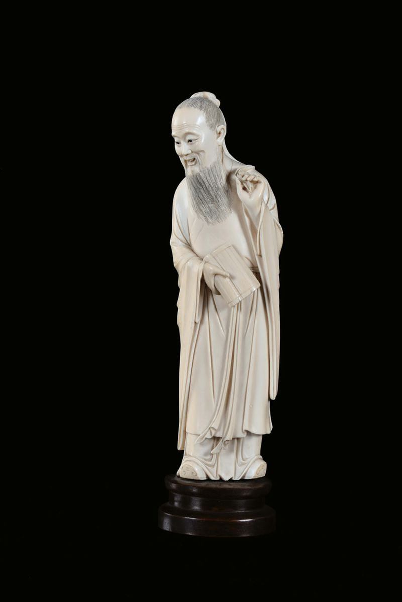 Ivory wise man with book, China, Qing Dynasty, 19th century h cm 25  - Auction Fine Chinese Works of Art - Cambi Casa d'Aste