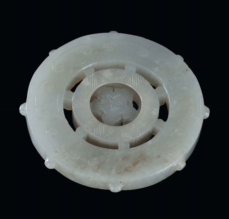 White fretworked jade disk in the shape of helm, China, Qing Dynasty, 19th century diameter cm 5,5  - Auction Fine Chinese Works of Art - Cambi Casa d'Aste