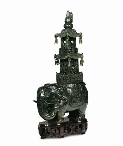 Incensiere a Forma di Elefante con Pagoda a Due Piani in Giada Spinacio, Cina, XIX Secolo