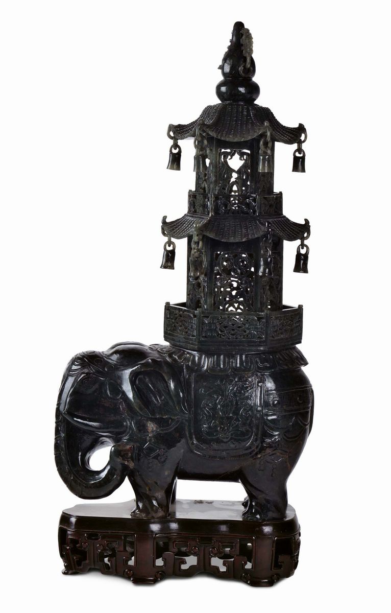 Incensiere a Forma di Elefante con Pagoda a Due Piani in Giada Spinacio, Cina, XIX Secolo