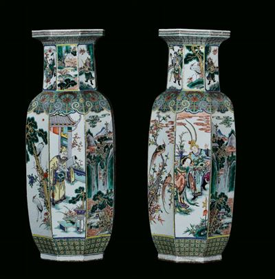 Coppia di Vasi in Porcellana Famiglia Verde, a Sezione Esagonali Cina, Dinastia Qing, XIX Secolo