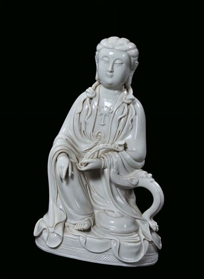 Figura di Guanyin con Ruyi in Porcellana Blanc De Chine, Cina, Dehua, Dinastia Qing, XIX Secolo