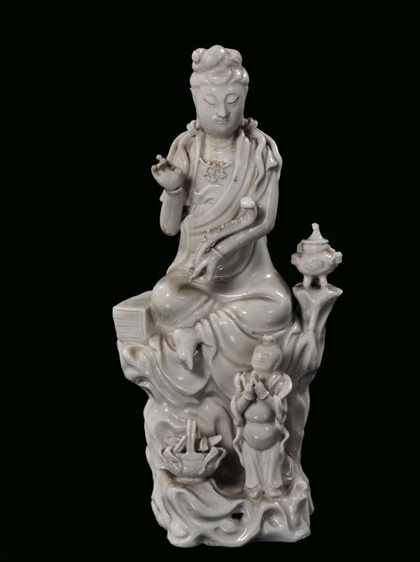 Guanyin in porcellana Blanc de Chine con fanciullo, Cina, Dinastia Qing, XIX secolo