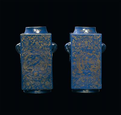 Coppia Vasi in Porcellana Blu Poudre con Decoro in Oro, Cina, Guangxu (1875-1908)