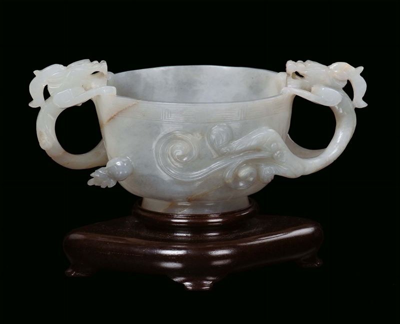 Jade cup with side dragons (box), China, Qing Dynasty, Qianlong Period (1736-1795), h cm 6,2  - Auction Fine Chinese Works of Art - Cambi Casa d'Aste