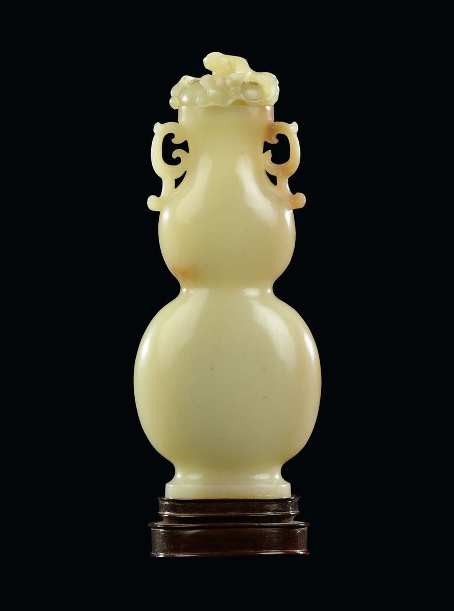 Raro Vaso con Coperchio in Giada Gialla, a Forma di Doppia Zucca, con Prese a Guisa di Drago Stil...