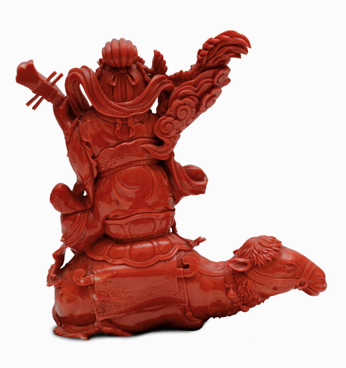Raro Gruppo in Corallo Rosso con una Figura di Suonatrice su Cammello Accovacciato , Cina, XIX Se...