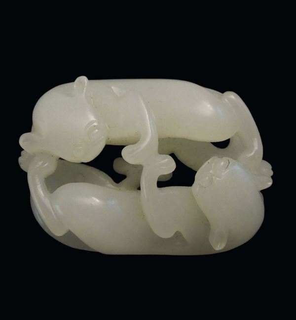 Small white jade with felines, China, Qing Dynasty, Qianlong Period (1736-1795), cm 4,5x3,5x1,8