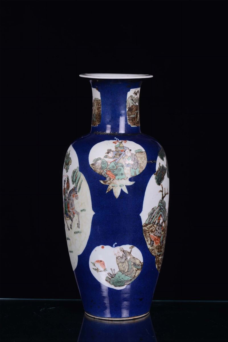 Vaso in Porcellana Decorata a Fondo Blu, Cina, Dinastia Qing, XIX Secolo