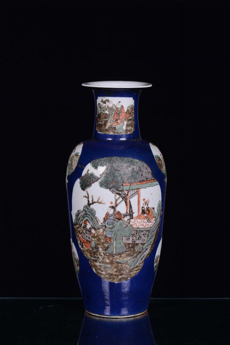 Vaso in Porcellana Decorata a Fondo Blu, Cina, Dinastia Qing, XIX Secolo