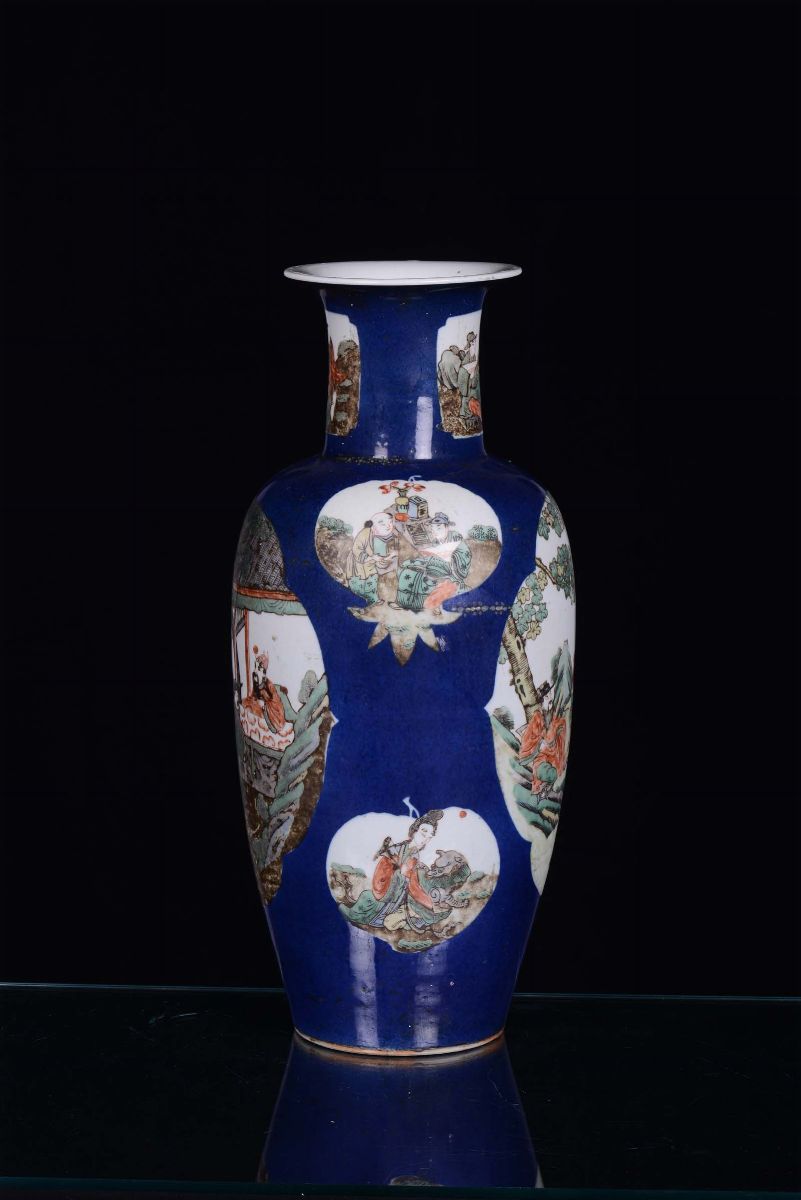 Vaso in Porcellana Decorata a Fondo Blu, Cina, Dinastia Qing, XIX Secolo