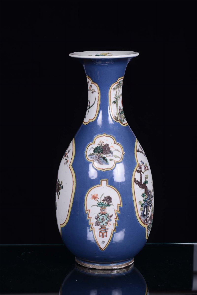 Vaso in Porcellana Decorata a Fondo Blu, Cina Dinastia Qing, XIX Secolo