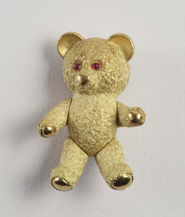 A gold teddy bear brooch. Signed Tiffany