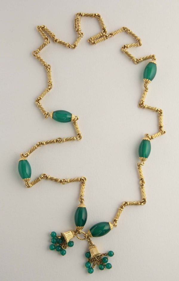 A gold and green agate necklace