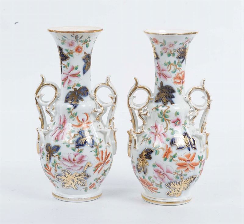 Coppia di vasi in porcellana policroma  - Auction Antique and Old Masters - II - Cambi Casa d'Aste