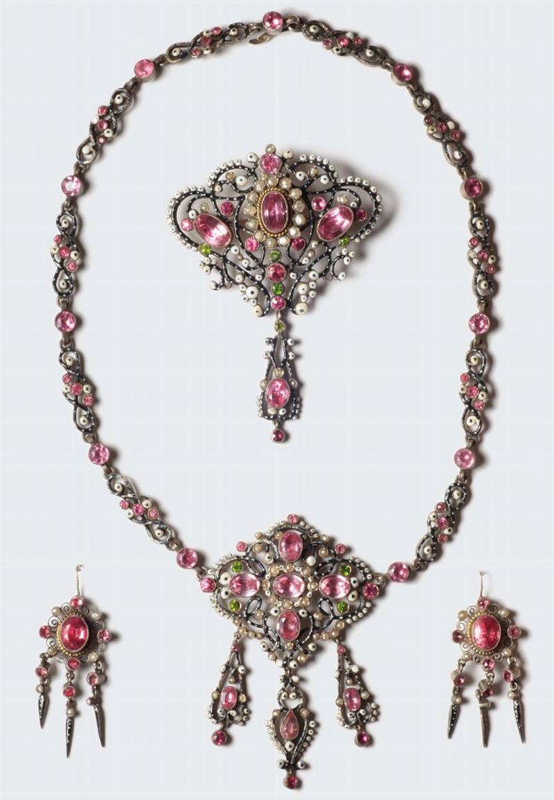An enamel, paste, pearl and peridot suite. 1830 circa  - Auction Silver, Ancient and Contemporary Jewels - Cambi Casa d'Aste