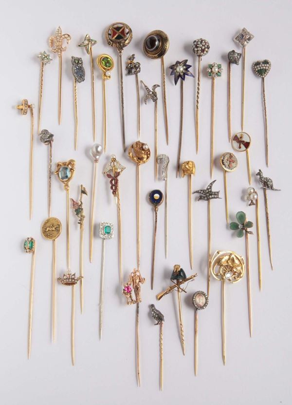 A 19th-20th century lot of 40 stick pins