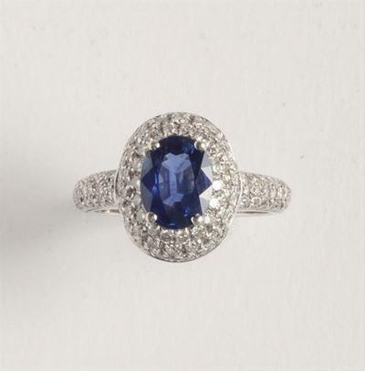 Anello con Zaffiro Sri Lanka e Pavé di Diamanti