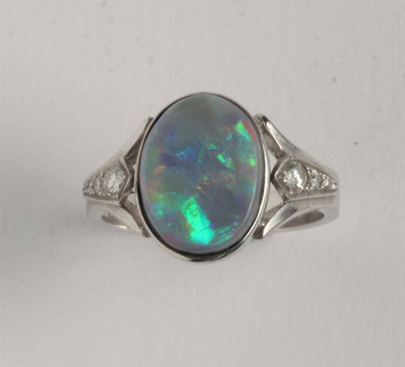 A diamond and opal ring  - Auction Ancient and Contemporary Jewelry and Watches - Cambi Casa d'Aste