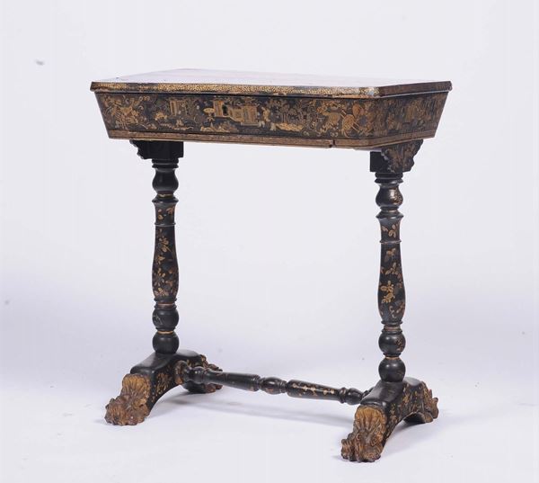 Tavolino da lavoro laccato a cineserie, XIX secolo