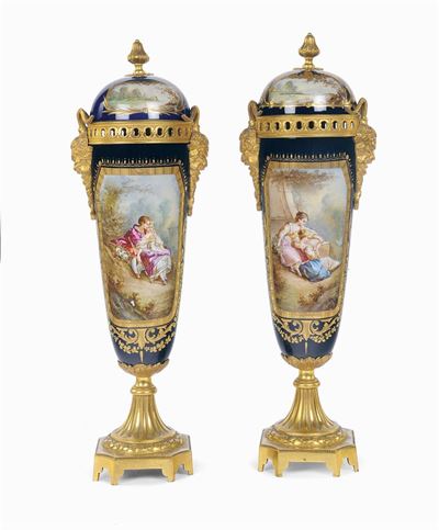 Coppia di Vasi in Porcellana Policroma, Sevres XIX Secolo