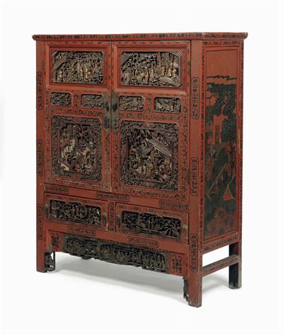 Credenza Laccata a Chinoiserie con Ante Intagliate