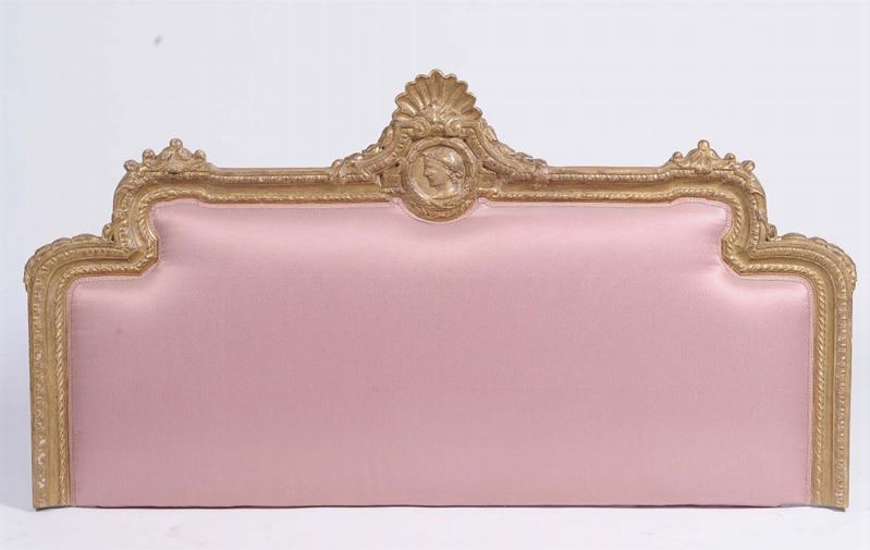 Testiera di letto in stile Luigi XVI in legno intagliato e dorato, XX secolo  - Asta Asta a Tempo 1-2015 - Cambi Casa d'Aste