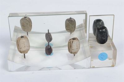 Lotto di Tre Scarabei ed un Ovetto su Plexiglass con Croce Incisa