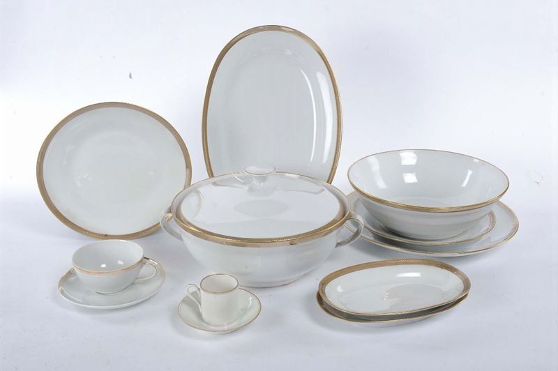 Servizio di piatti in porcellana  con bordo dorato  - Auction Antique and Old Masters - II - Cambi Casa d'Aste