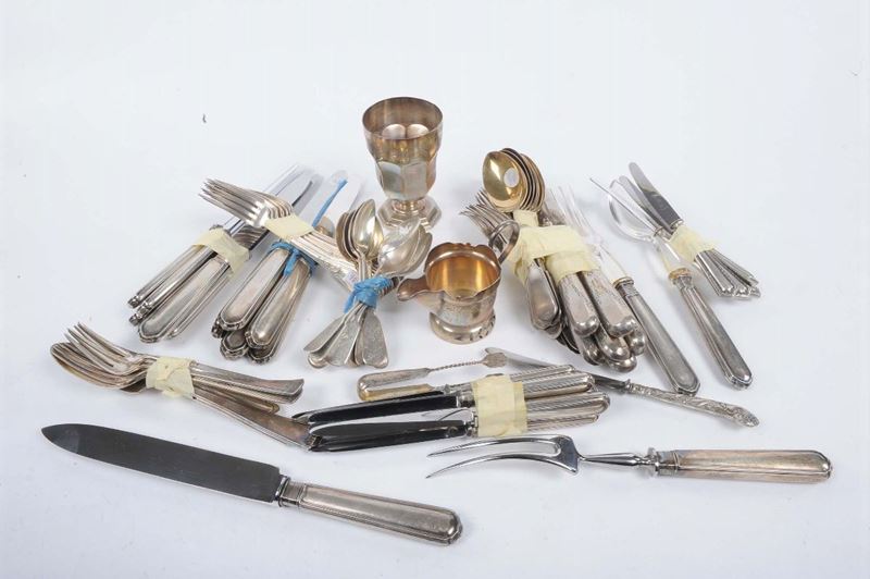 Lotto di 70 posate, brocchetta e bicchiere  - Asta Antiquariato e Dipinti Antichi - II - Cambi Casa d'Aste