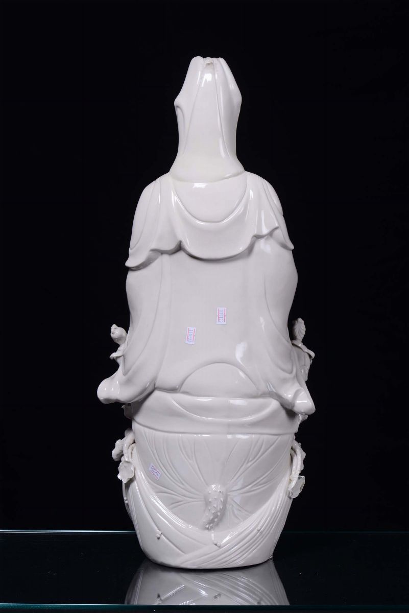 Grande Guanyin in Porcellana Blanc De Chine Seduta su Nuvola con Dragoni, Cina, Dinastia Qing, In...