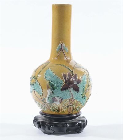 Vaso in Porcellana con Fondo Giallo, Cina, XIX Secolo