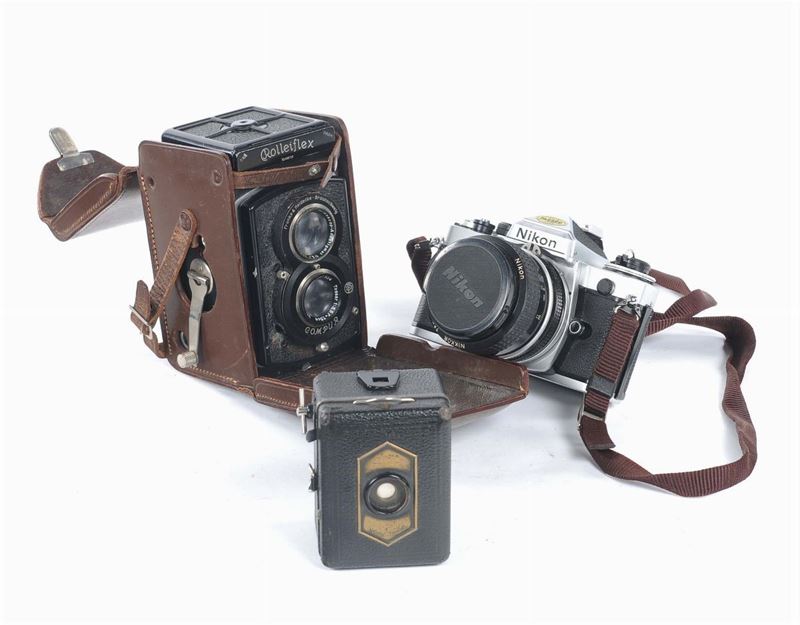 Lotto di tre macchine fotografiche  - Auction An important Genoese Heritage - I - Cambi Casa d'Aste