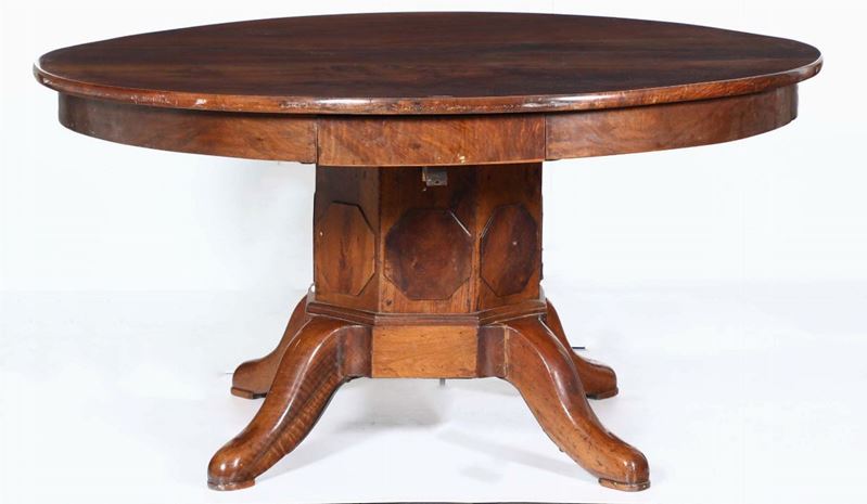 Grande tavolo circolare in noce, fusto ottagonale  - Auction Antiques V - Cambi Casa d'Aste