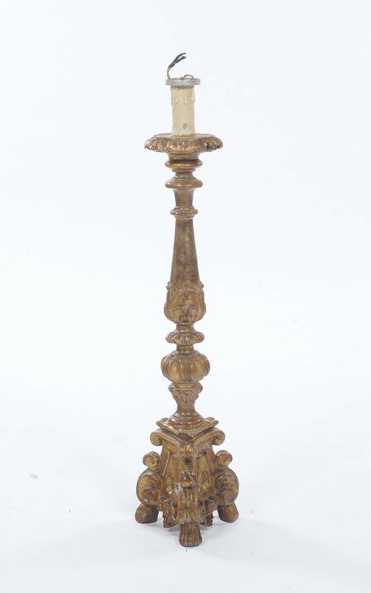 Grande candeliere in legno intagliato e dorato  - Asta Antiquariato e Dipinti Antichi - II - Cambi Casa d'Aste